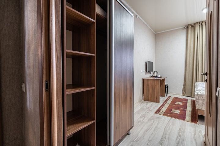 Room 10 of 26