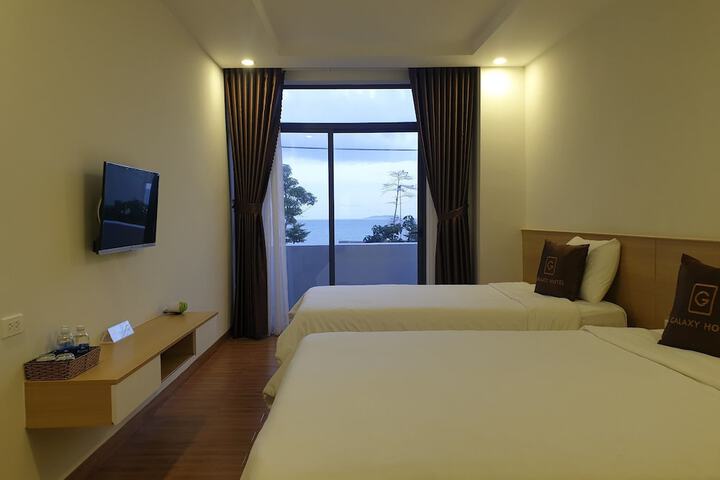 Room 7 of 33