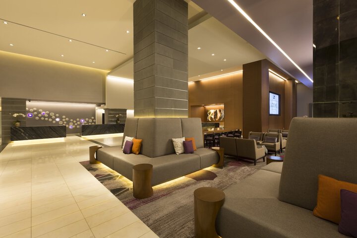 Lobby lounge