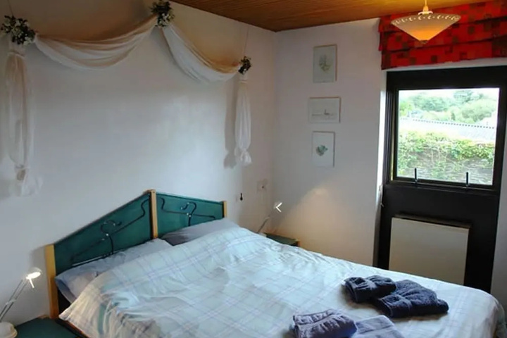 Room 3 of 10