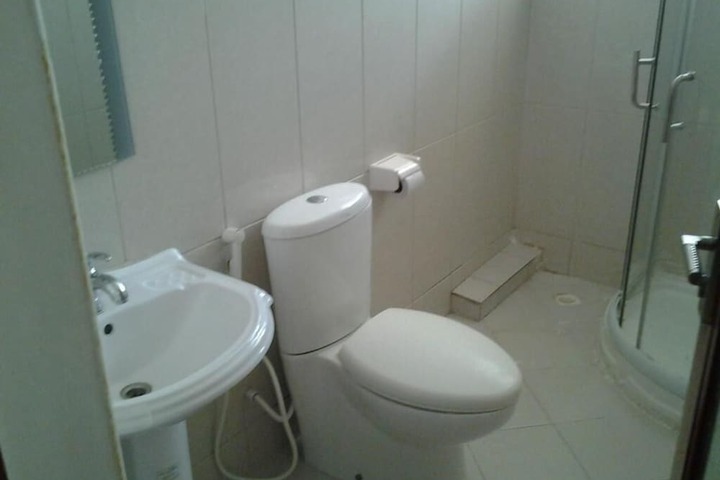 Room 9 of 12