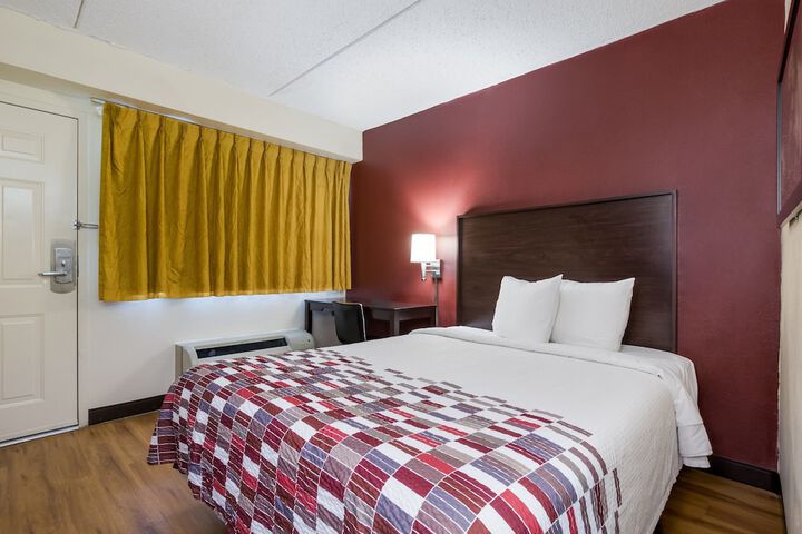 Deluxe Double Bed (6 of 13)