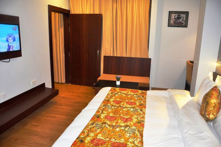 Room 5 of 37