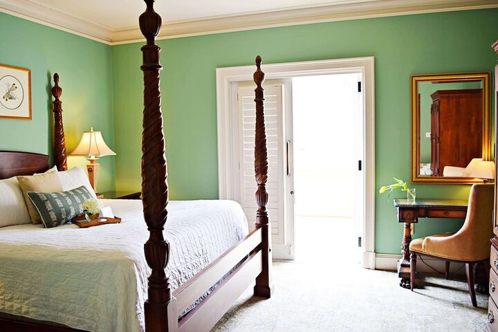 Room 104 of 227