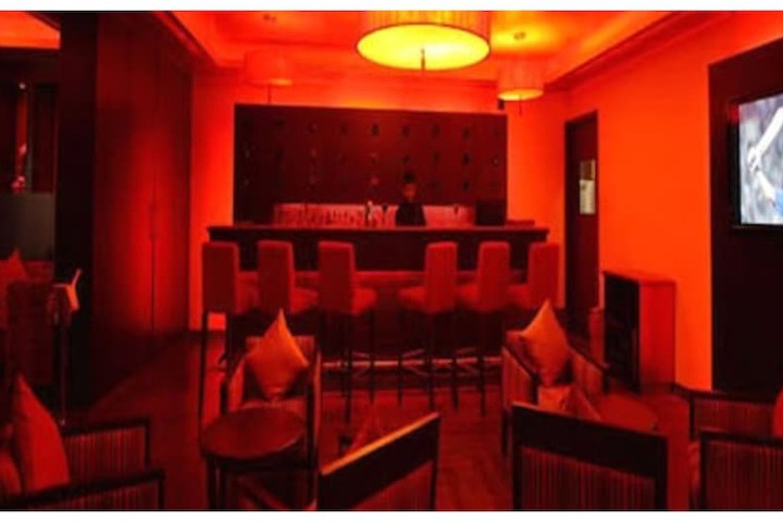 Lounge 106 of 124