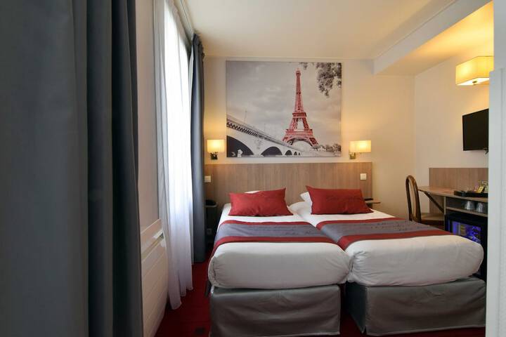 Room 13 of 40