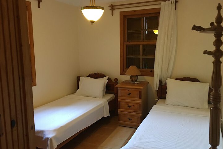 Room 12 of 117