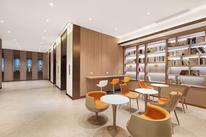 Entrance & Lobby