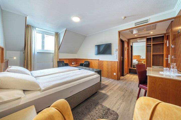 Room 55 of 104