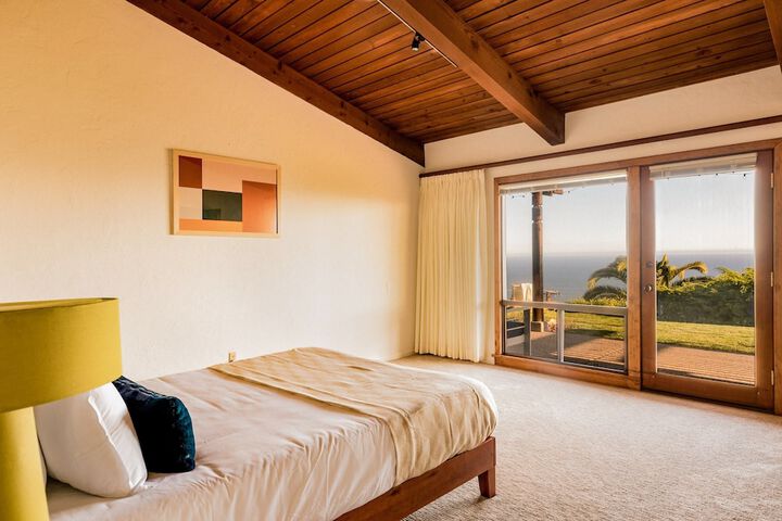 Room 4 of 43