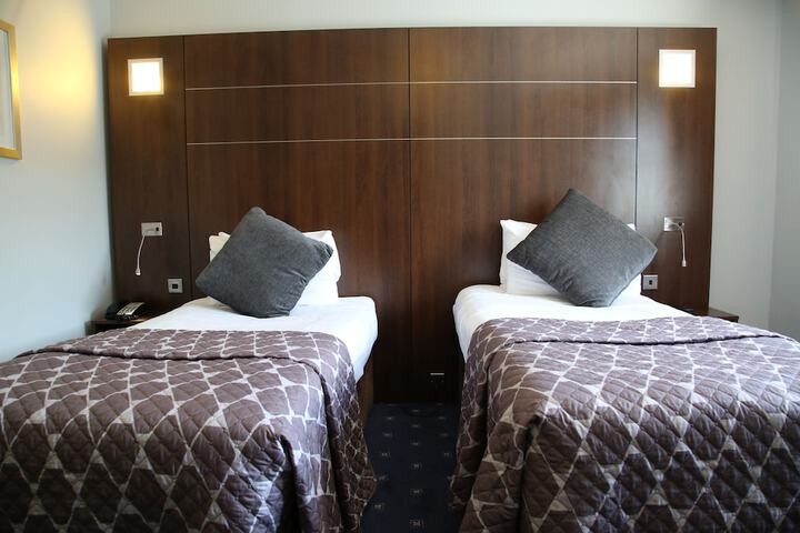 Room 28 of 89