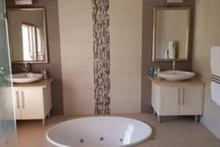 Room 3 of 27