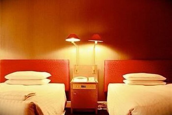 Room 10 of 66
