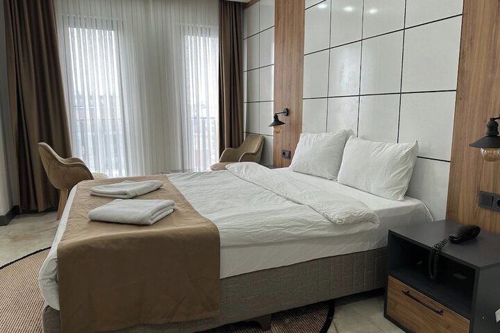 Room 8 of 33