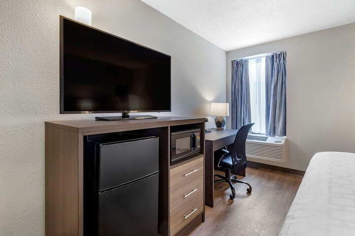Standard King Bed Accessible (6 of 14)