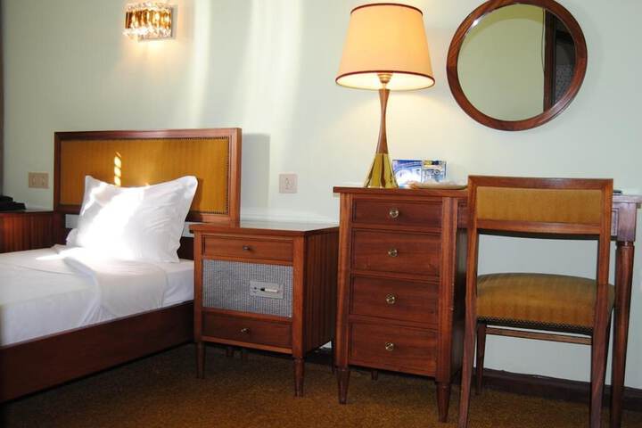 Room 6 of 34