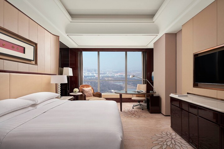 Room 11 of 62