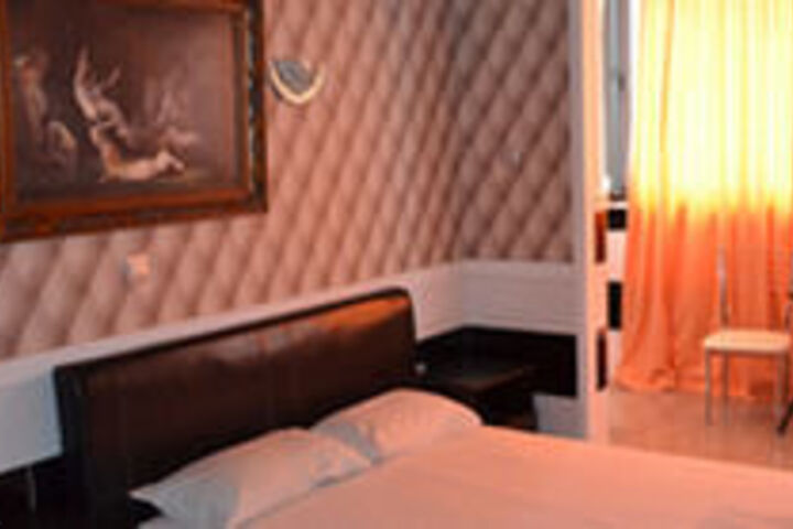 Room 11 of 25