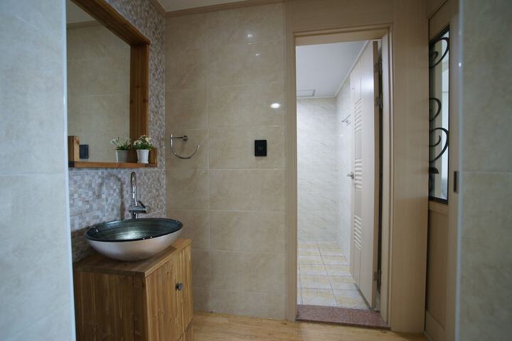 Room 18 of 26
