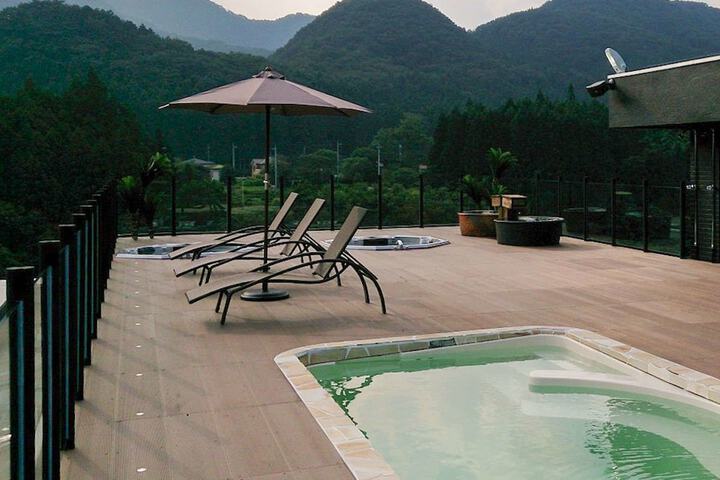 Sundeck 71 of 85