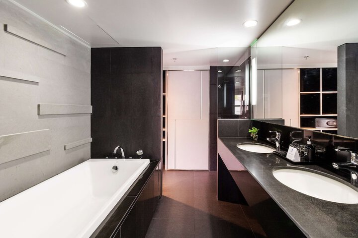 Room 17 of 21