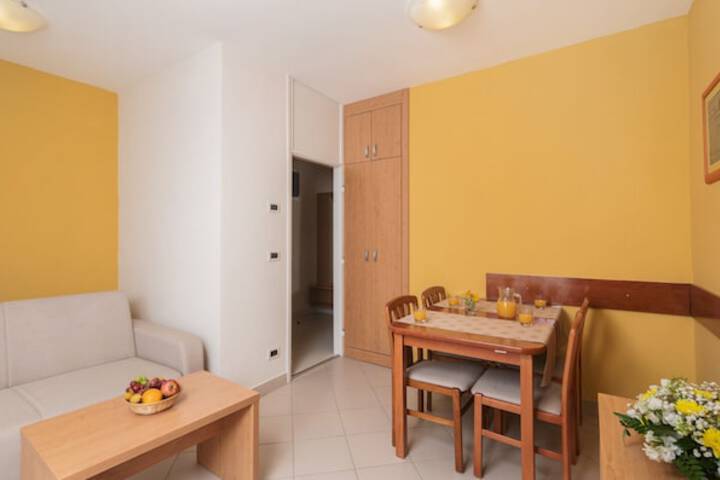 Room 6 of 36