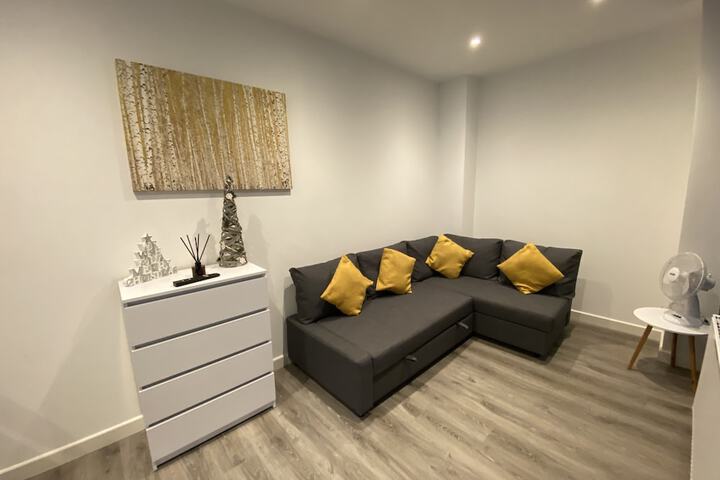 Lounge 48 of 66