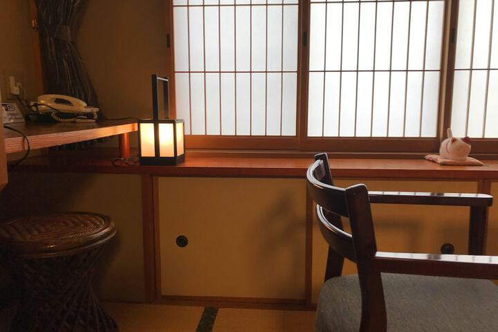 Room 13 of 80