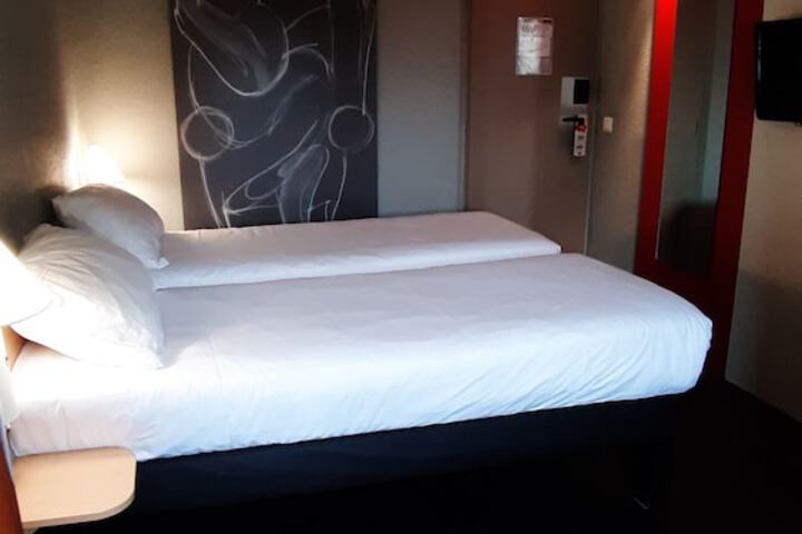 Room 7 of 29