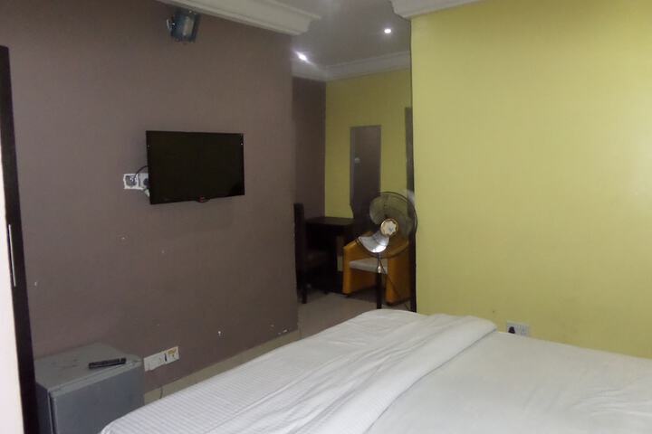 Room 8 of 35