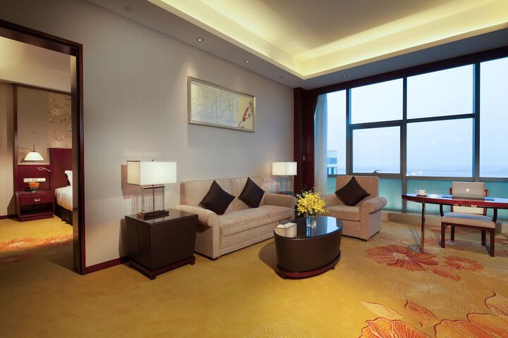 Room 13 of 40
