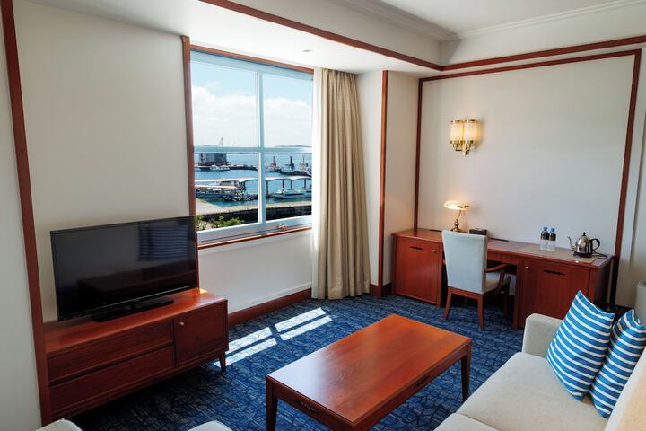 Room 44 of 175