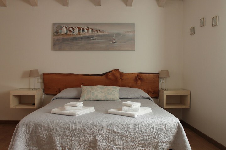 Room 8 of 12