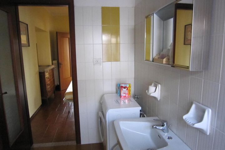 Room 24 of 37