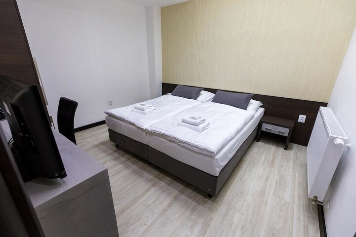 Room 5 of 32