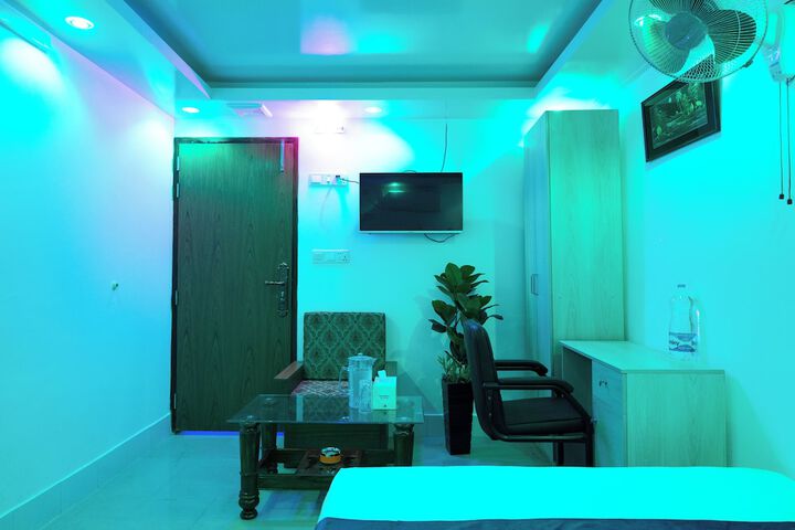 Room 13 of 36