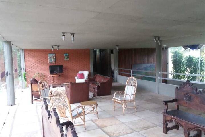 Lounge 21 of 26