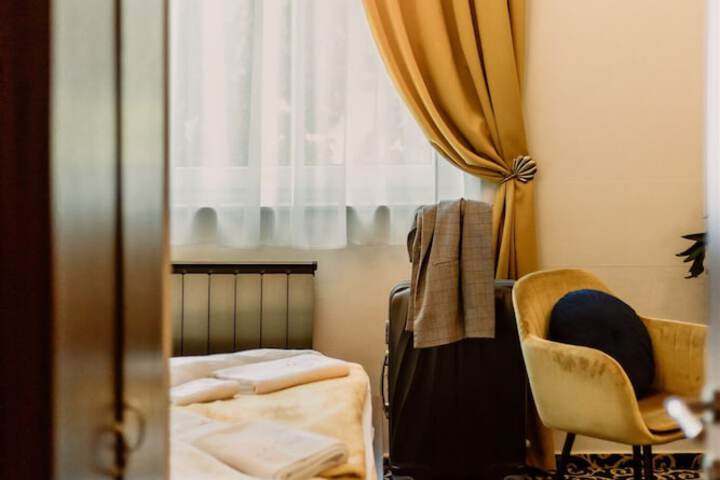 Room 9 of 47