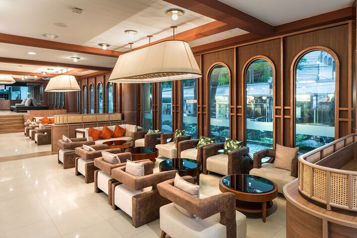 Entrance & Lobby