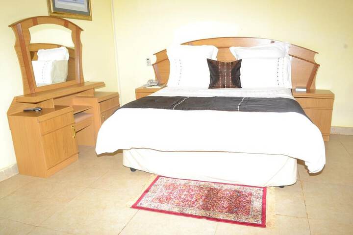 Room 8 of 34