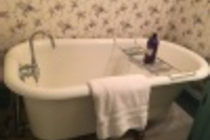 Room 52 of 240