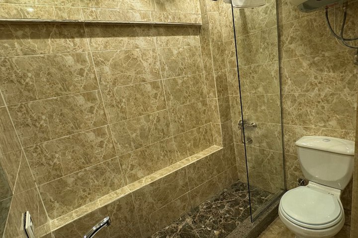 Room 24 of 34
