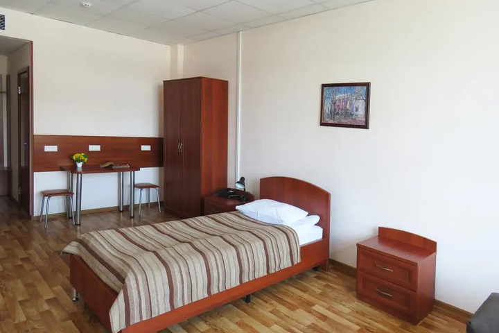 Room 6 of 13