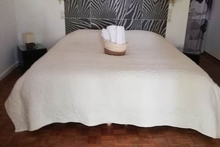 Room 7 of 25