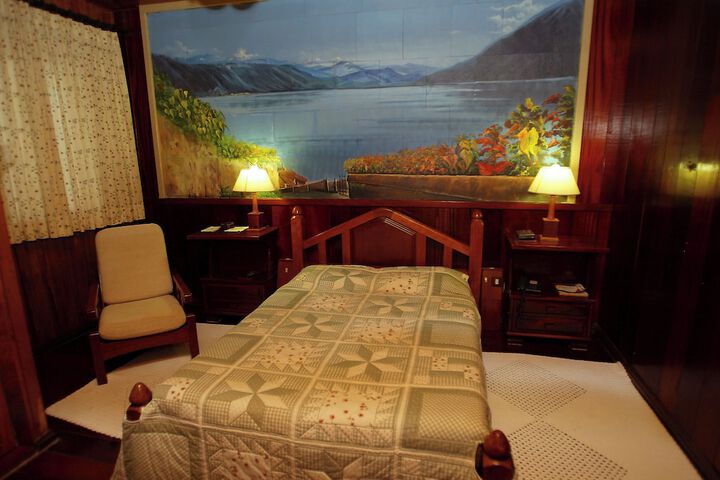 Room 6 of 42