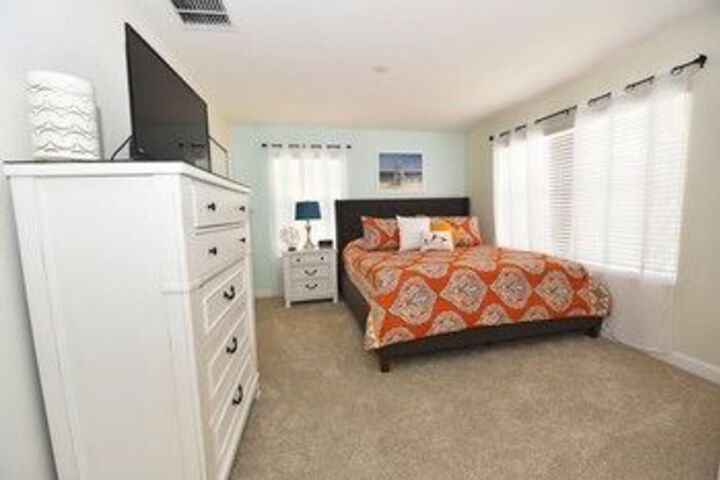 Room 10 of 25
