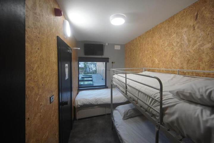 Room 11 of 25