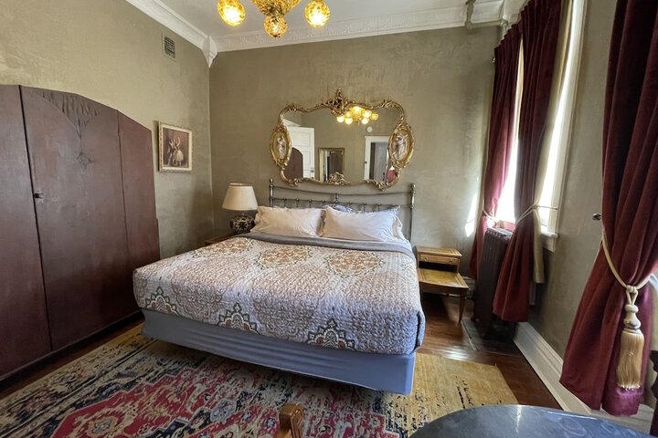 Room 7 of 90