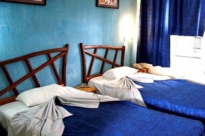 Room 7 of 9