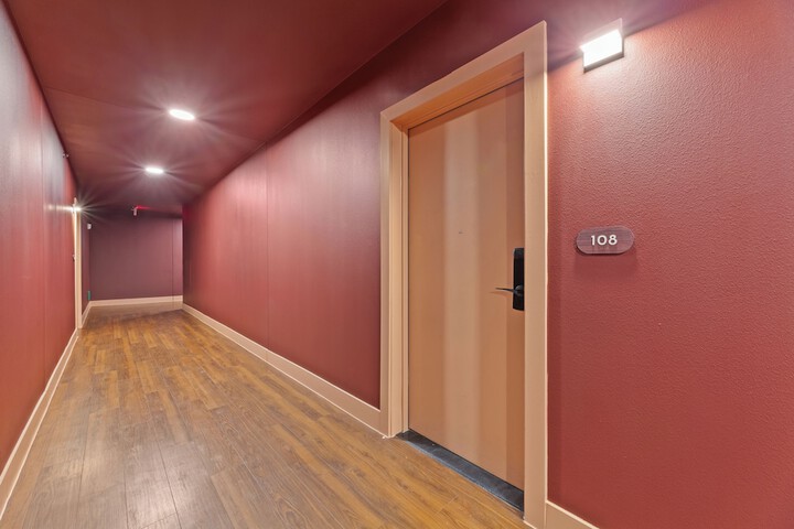Room 34 of 184
